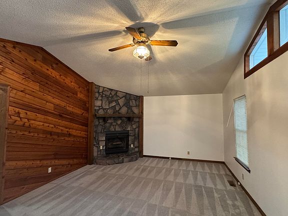 3rd image of 1402 Garden Farm Dr