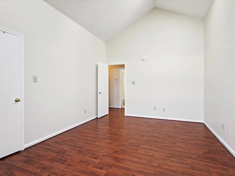 27 Tamarisk Quay #F — Photo 11
