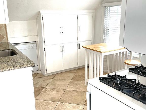 5th image of 68 Hawthorne Way Unit A