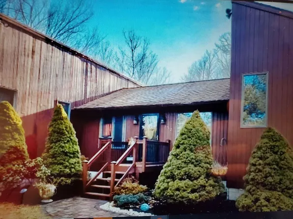 357 S Plank Rd, Newburgh, NY 12550