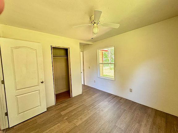 3rd image of 318 Seiad Grove Rd
