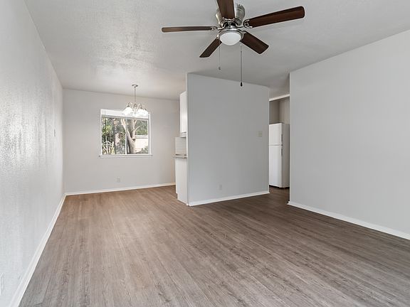 5th image of 425 W Aviation Blvd