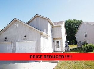10631 N Locust Ct, Kansas City, MO 64155