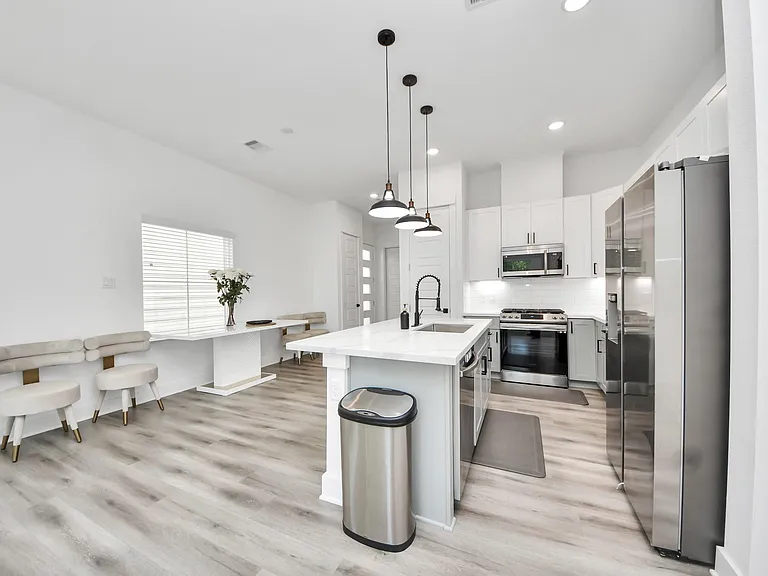 318 Neyland St — Photo 27
