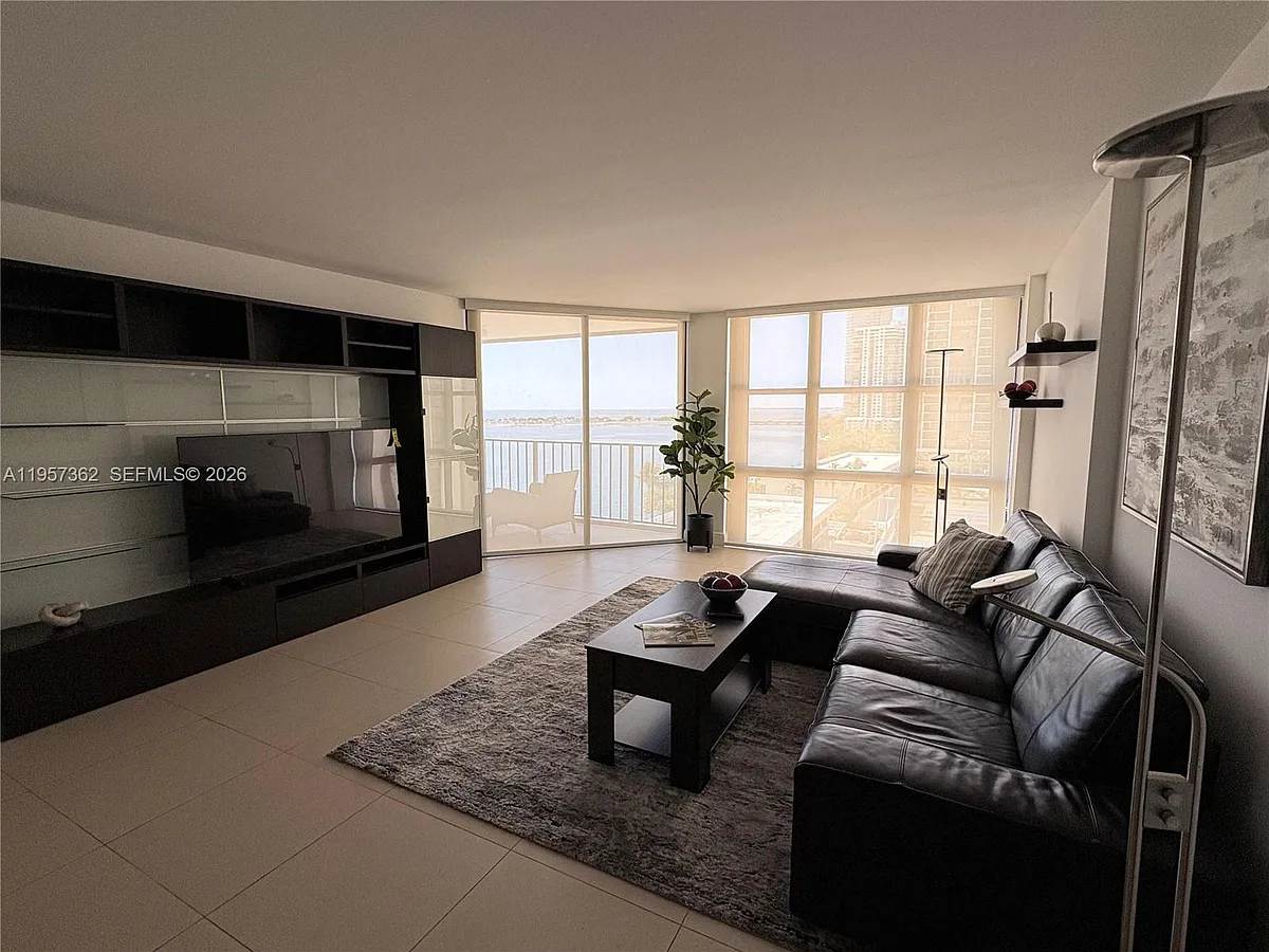 Building Photo - 1865 Brickell Ave #A810