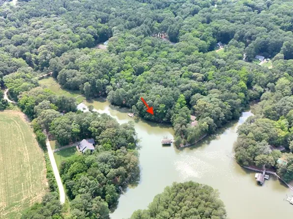 70 N Holly Harbor Rd, Reedville, VA 22539