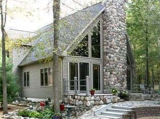 3200 E Beechwood Dr, Midland, MI 48640