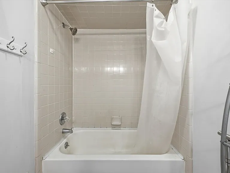15820 Newport Dr — Photo 19