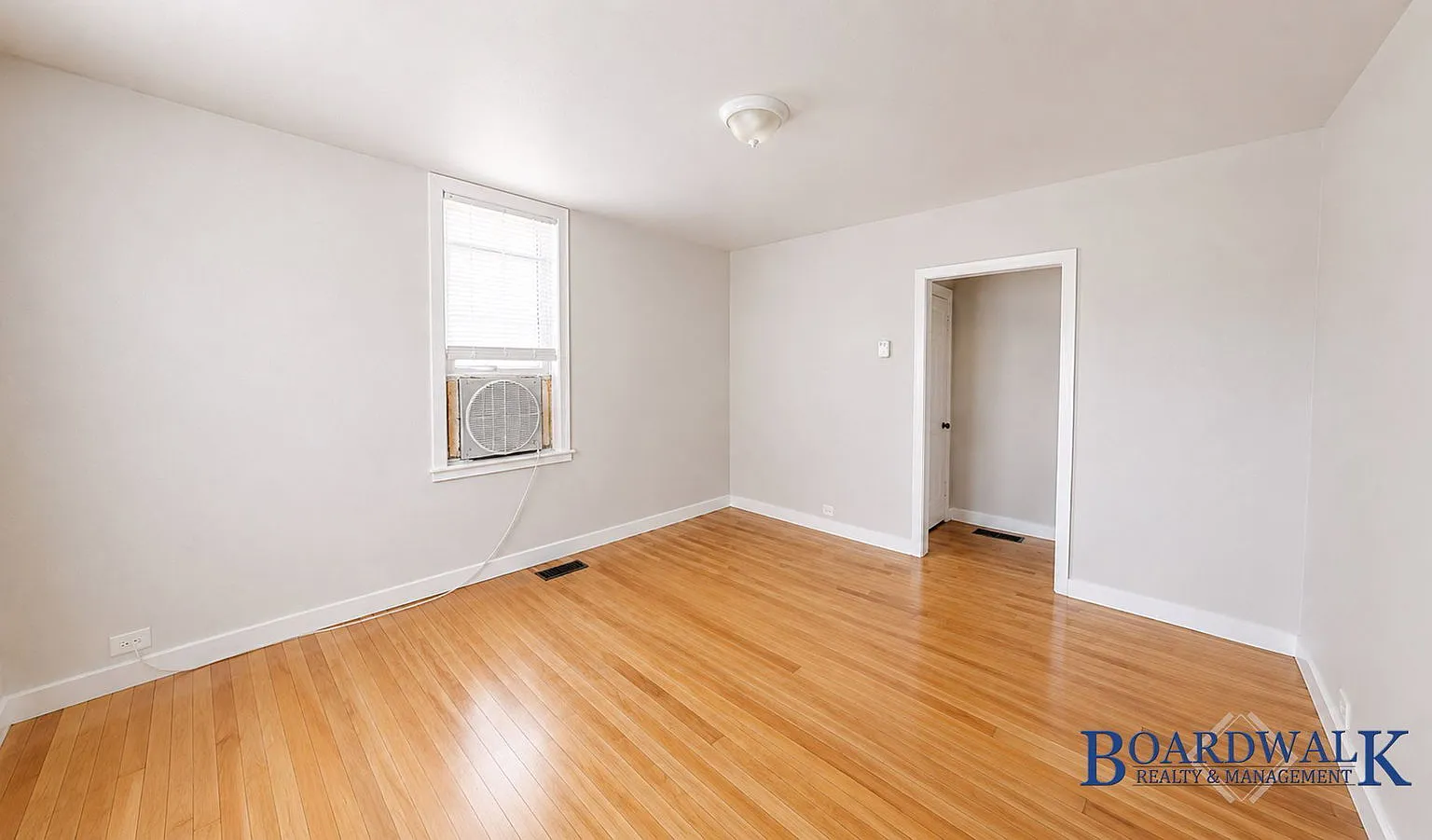 1 bed, 1.0 bath, 700 sqft, $1,050 — Photo 2