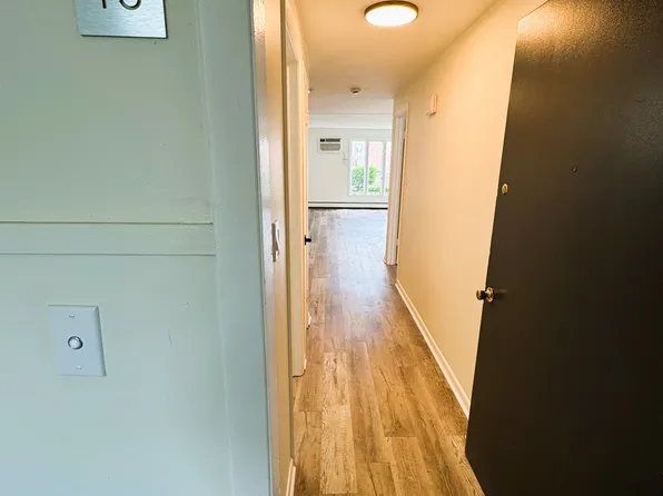 9430 S 85th Ct APT 1S, Hickory Hills, IL 60457