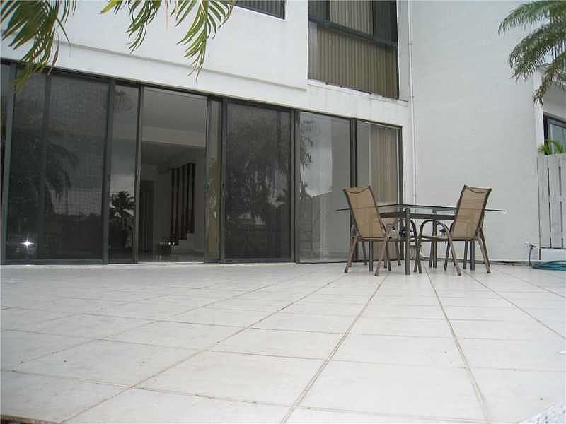 2nd image of 409 Poinciana Dr