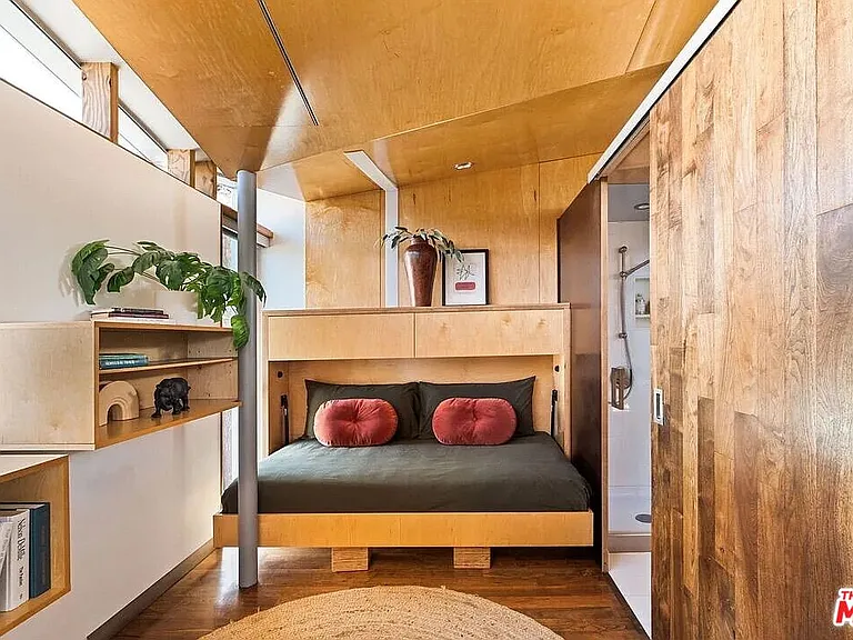 724 Superba Ave — Photo 20