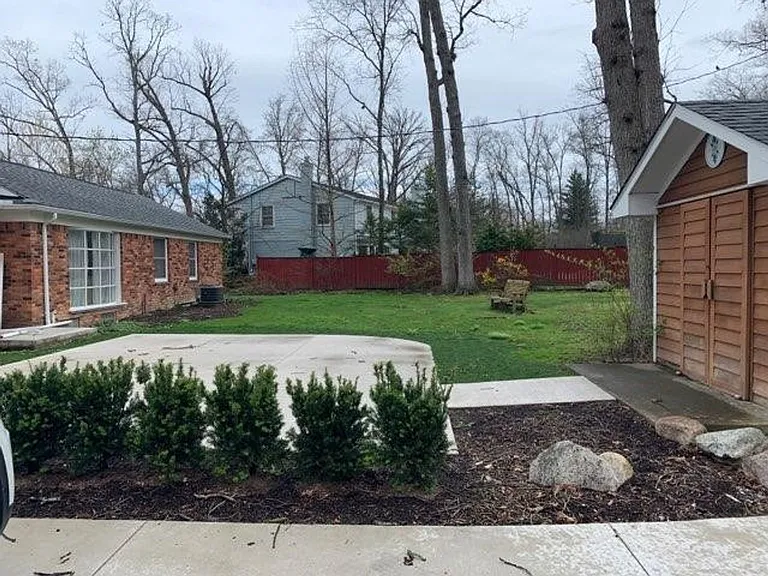 24975 Franklin Park Dr — Photo 28