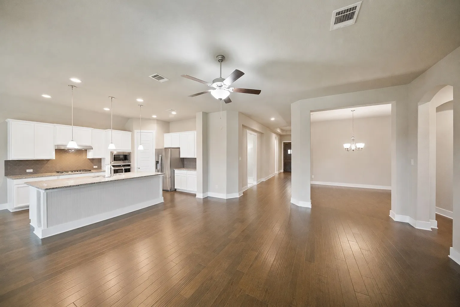 4 bed, 2522 sqft, $2,600 — Photo 3