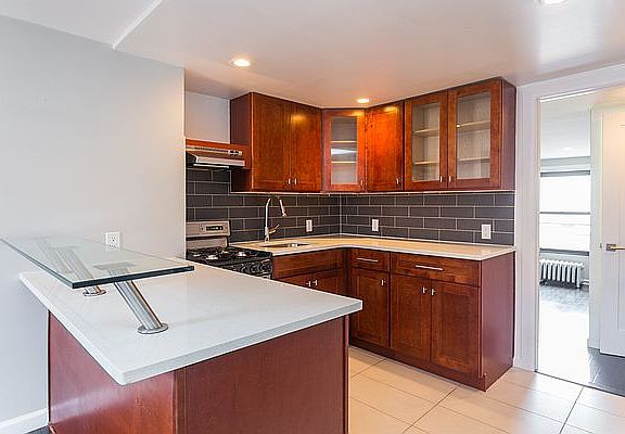 5th image of 151 Smith St APT 3L