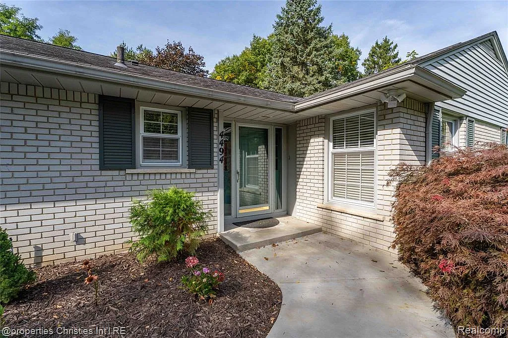 3 bed, 2.5 bath, 2119 sqft, $3,650 — Photo 3