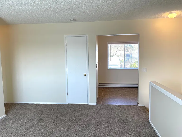 C2402 - Maple Court Apartments — Photo 55