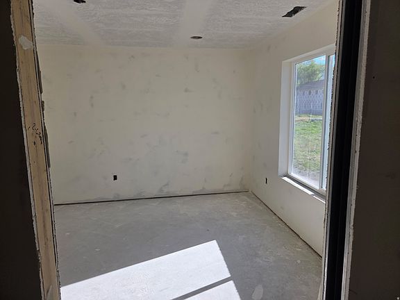 5th image of 2304 N 3950 W
