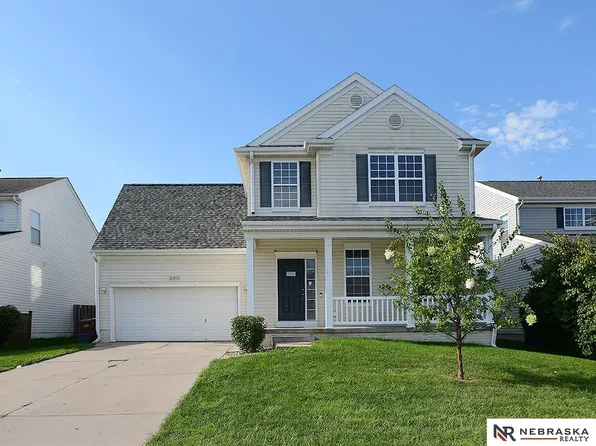 2913 Halifax Dr, Bellevue, NE 68123