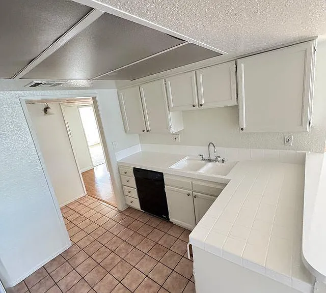 18144 Burbank Blvd #203 — Photo 10