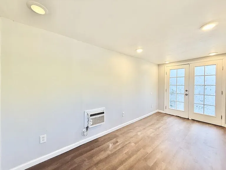 713 Smith St — Photo 35