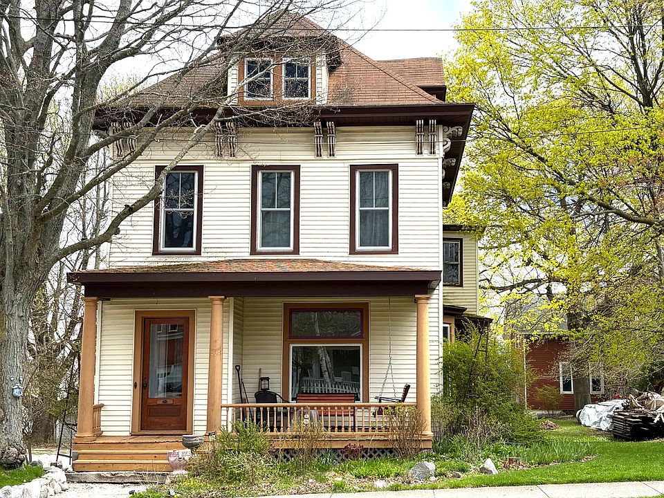 1st image of 211 Maple St