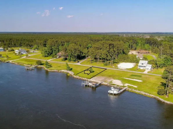112 Waterway Dr, Beaufort, NC 28516