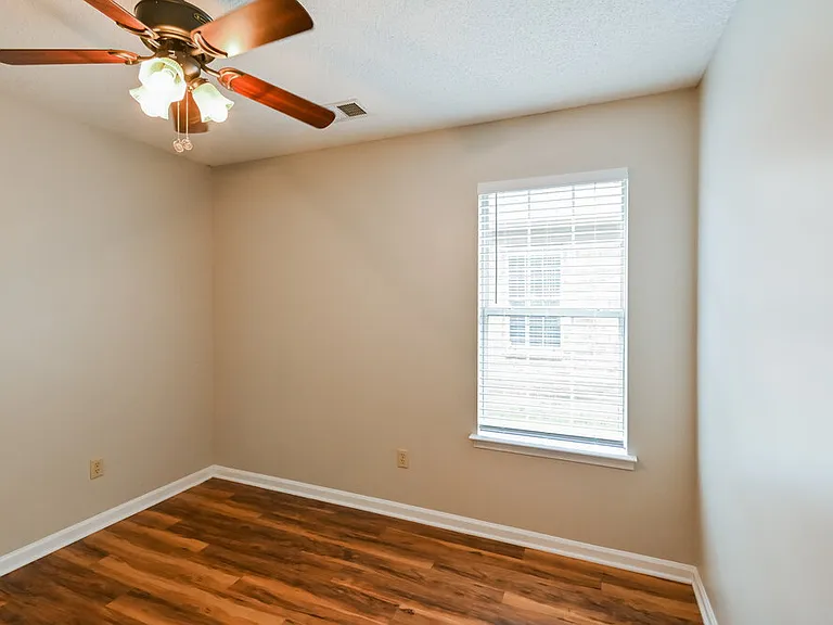 8262 Regal Bend Dr — Photo 13