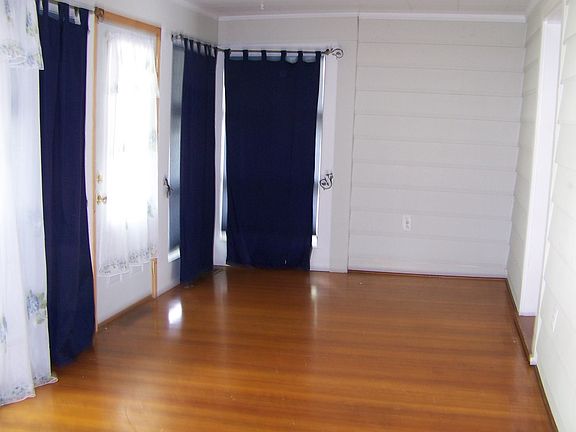3rd image of 200 W Waupansie St