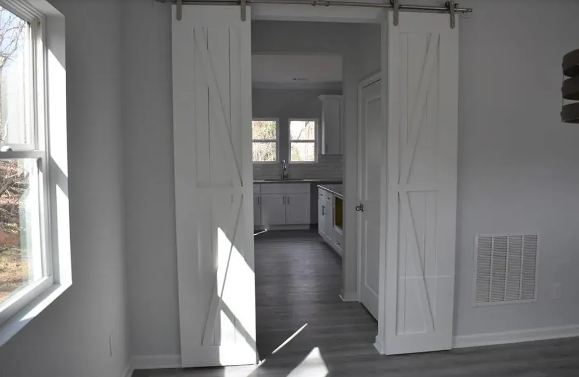 4 bed, 2.5 bath, 2454 sqft, $2,600 — Photo 3