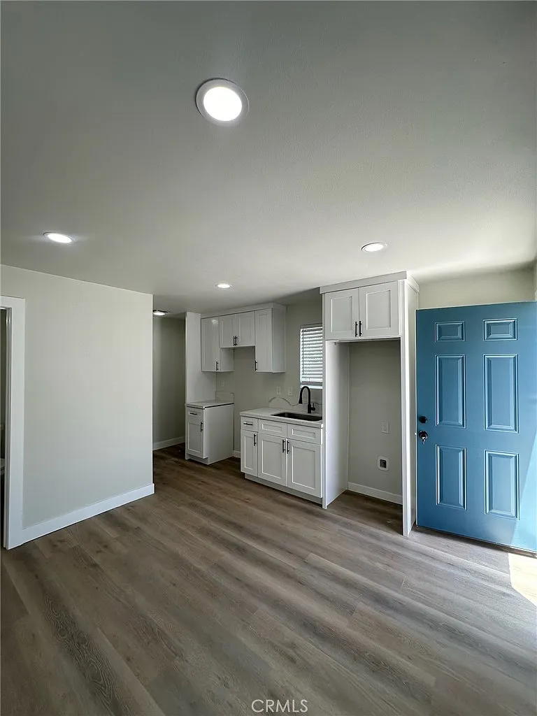 2 bed, 500 sqft, $2,300 — Photo 4