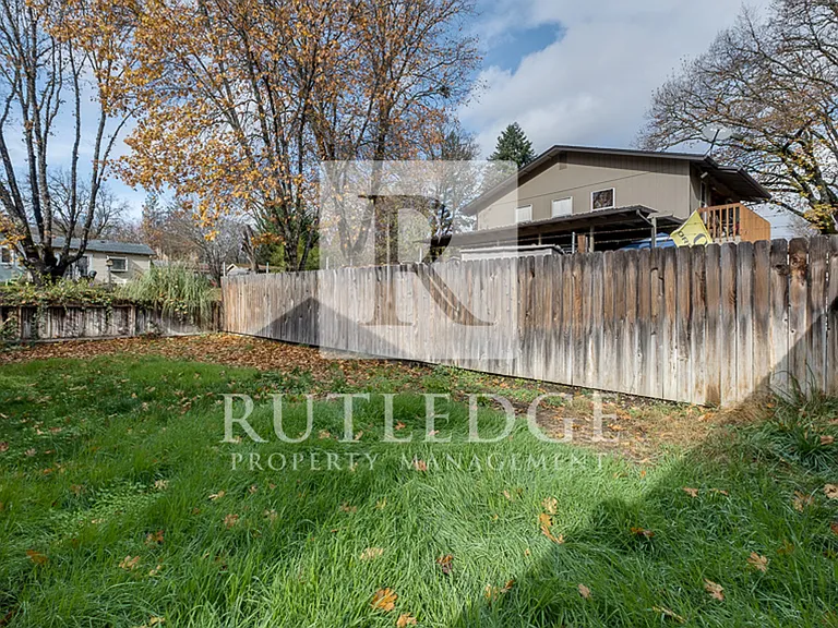 120 Mallory Ln — Photo 28
