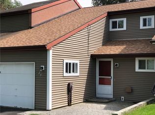 25 Mayapple Ln, West Henrietta, NY 14586