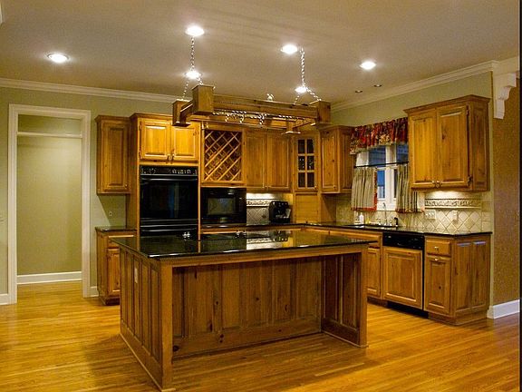 Large open Chef's Kitchen with Subzero