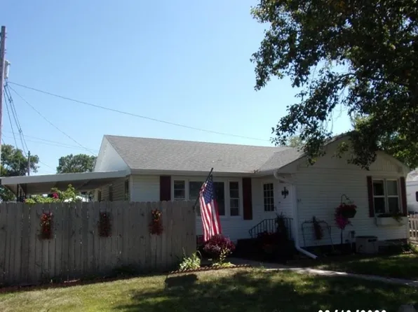 517 E 2nd St, Minden, NE 68959
