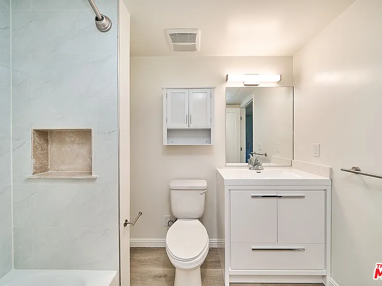 951 S Wilton Pl #204 — Photo 18