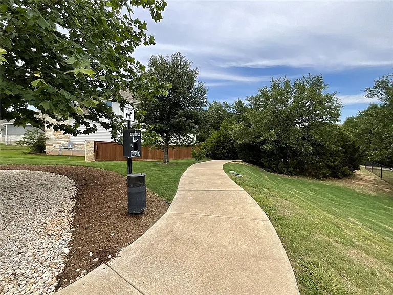 109 Broken Oak Dr — Photo 22