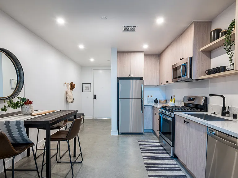 6417-6422 N Figueroa St — Photo 32
