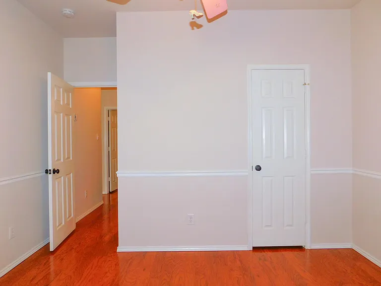 7917 Seven Oaks Ln — Photo 25