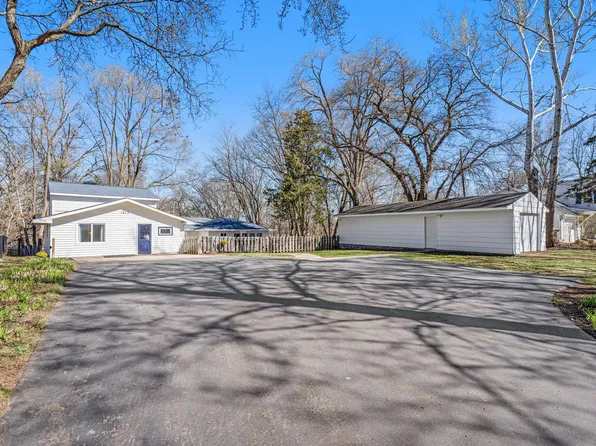 1812 Oakview Ln N, Plymouth, MN 55441