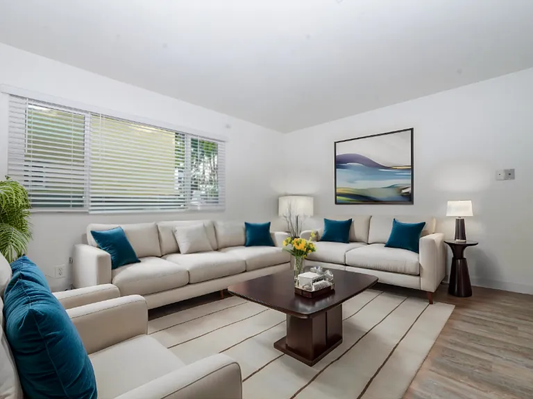 Canyon Springs Townhome Apartments — Photo 7