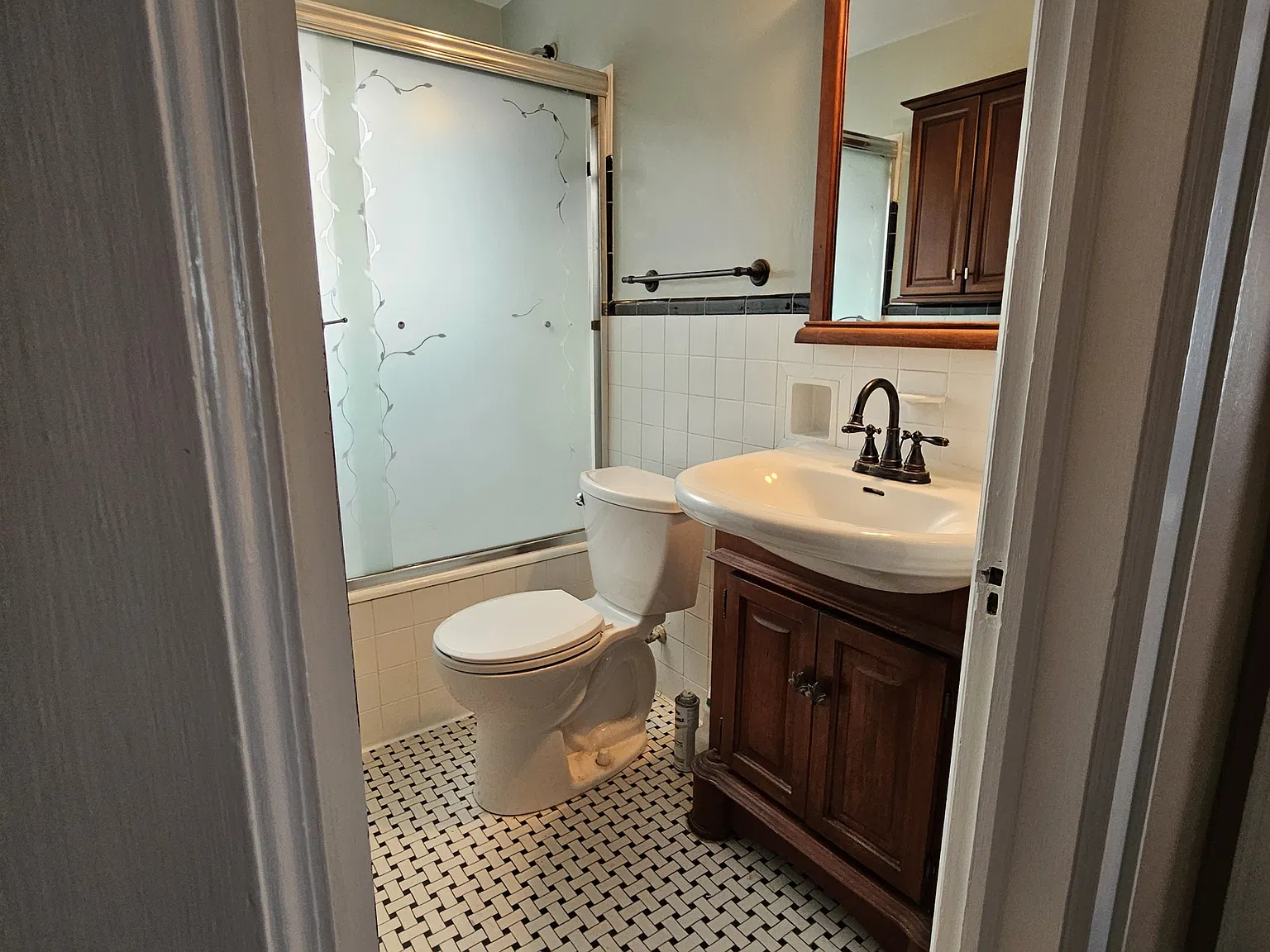 3 bed, 1840 sqft, $2,300 — Photo 2