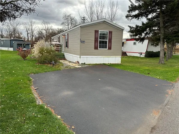 46 Alice Ln, Brockport, NY 14420