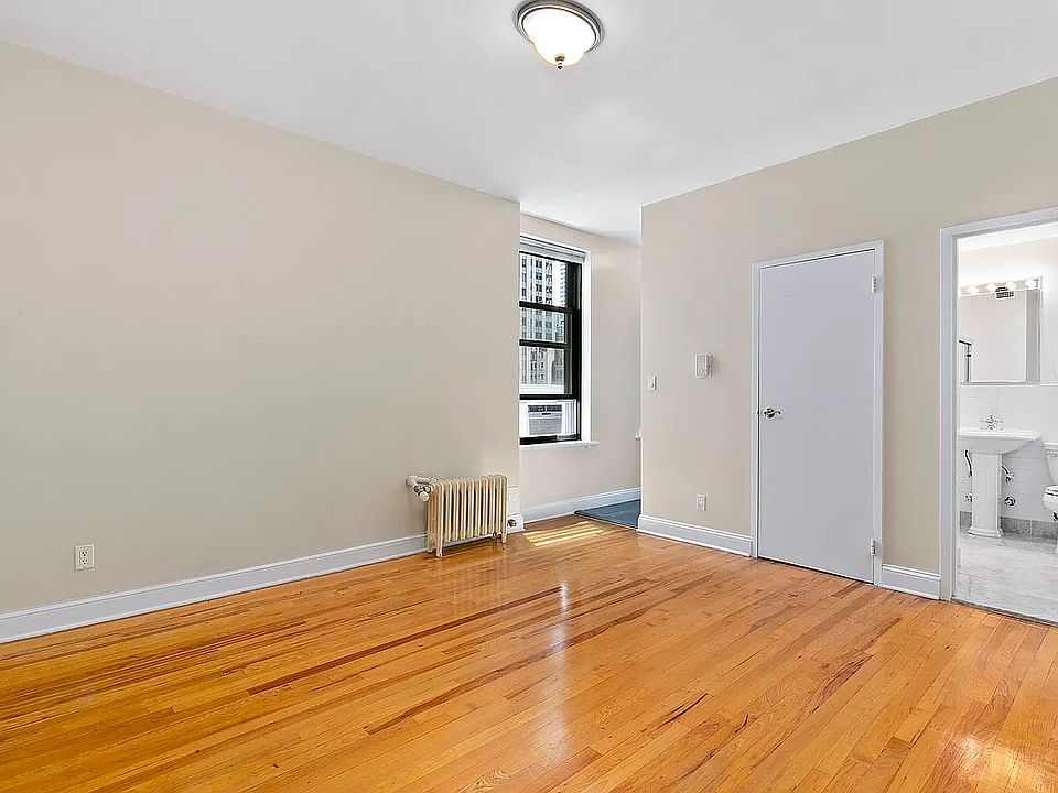 1st image of 150 W 47th St APT 9D