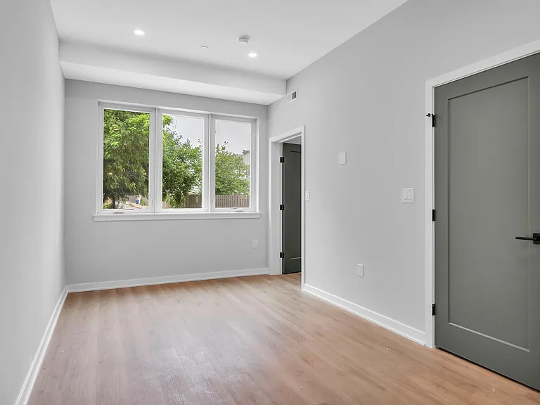 1625 W Thompson St #2 — Photo 3