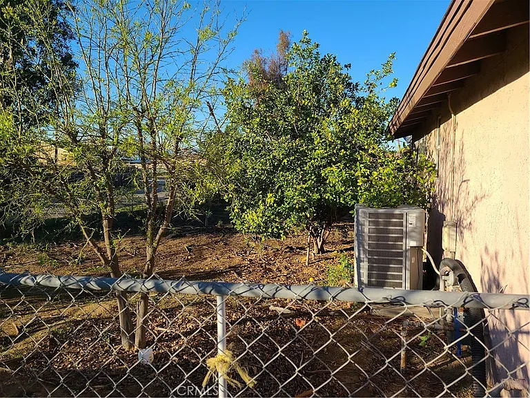 11685 Holmes Ave — Photo 34