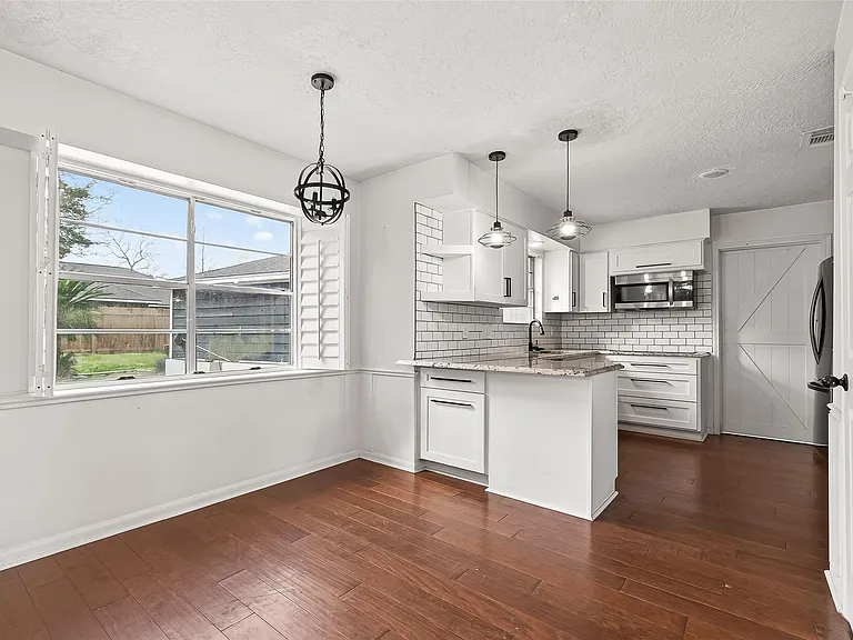 20211 Salzburg Ln — Photo 12