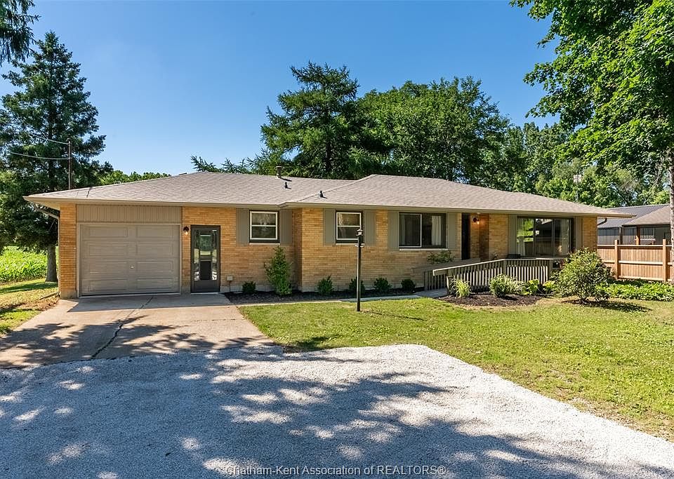 1st image of 140 Gregory Dr E