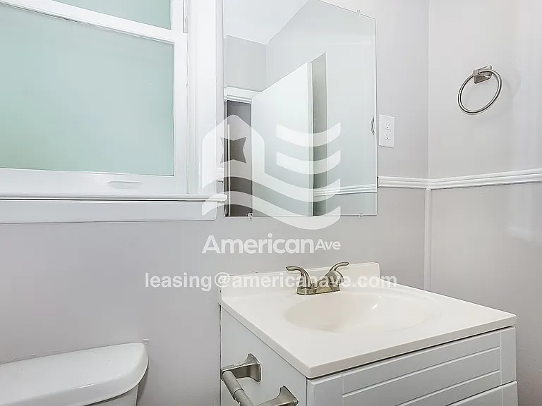 741998_009_wm_-_main_bathroom_12993574.jpg