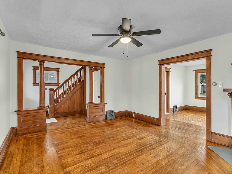 410 Bronson St — Photo 4